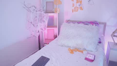 Yoko online show from 10-21-25, 01:34