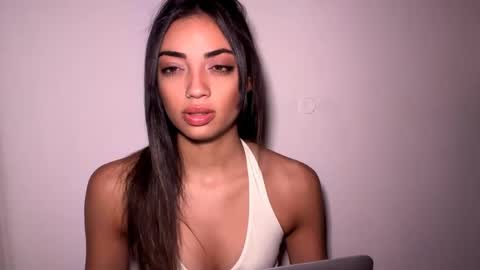 Mia online show from 03-31-26, 11:54