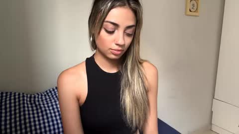 Mia online show from 04-18-26, 08:20