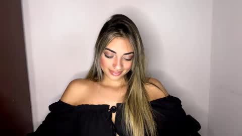 Mia online show from 04-24-26, 09:17