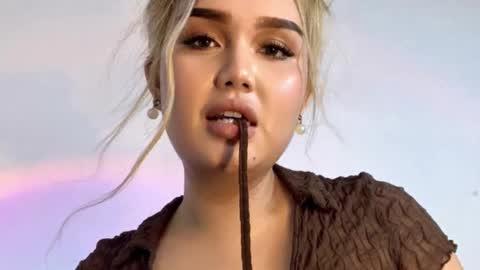 Snapshot of stassy_baby101 chatting on 01-19-25, 08:29 Stassy online show from 01-19-25, 08:29