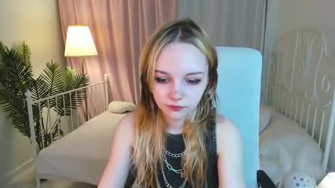 Snapshot of staymonica chatting on 10-05-25, 01:20 MONICA online show from 10-05-25, 01:20