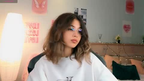Sara online show from 05-27-26, 01:08