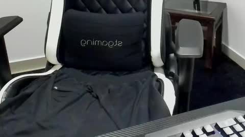 Snapshot of stebankechimba chatting on 10-14-25, 11:05 Stebankechimba online show from 10-14-25, 11:05