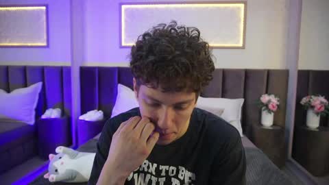 Esrefan online show from 04-20-26, 07:37