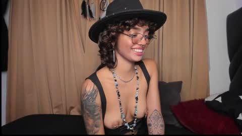 Snapshot of stefania_paz chatting on 11-12-25, 11:58 Stefania online show from 11-12-25, 11:58