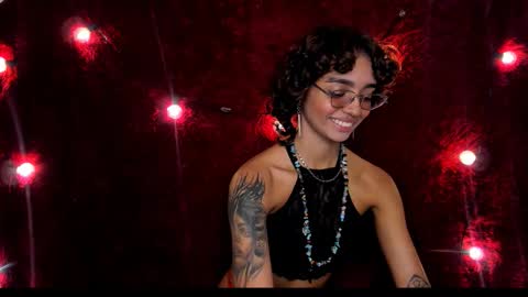 Snapshot of stefania_paz chatting on 11-25-25, 12:54 Stefania online show from 11-25-25, 12:54