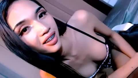 Snapshot of steffani_deluxe chatting on 12-21-25, 10:17 STEF online show from 12-21-25, 10:17