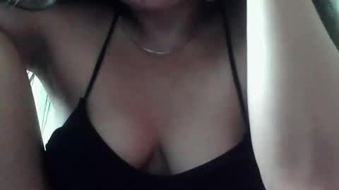 Snapshot of steffani_love chatting on 12-17-25, 06:30 steffani_love online show from 12-17-25, 06:30