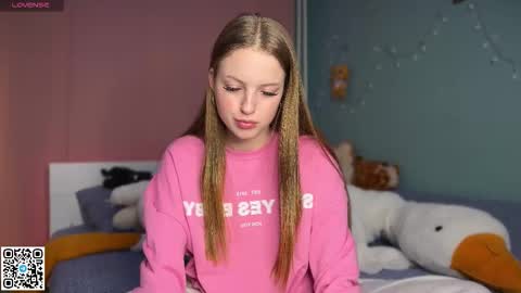 STEFI  Streams every day from 10 PM GTM1  online show from 01-11-26, 08:03