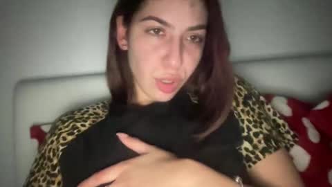 Snapshot of stefy_glow chatting on 02-27-25, 10:53 stefy_glow online show from 02-27-25, 10:53