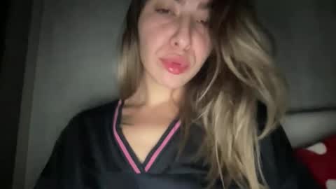 Snapshot of stefy_glow chatting on 11-29-25, 11:30 stefy_glow online show from 11-29-25, 11:30