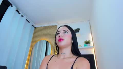 Snapshot of steisy_star chatting on 12-22-25, 02:03 Steisy online show from 12-22-25, 02:03