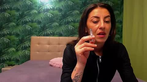 Snapshot of stella_john chatting on 12-27-24, 08:02 Stella John online show from 12-27-24, 08:02