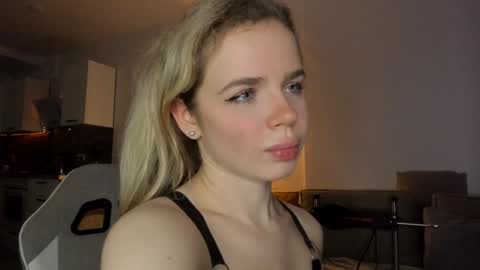 Asella online show from 12-24-24, 12:44