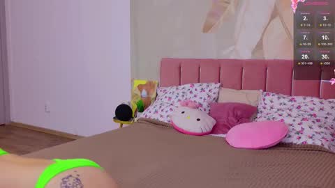 Stella 3 online show from 11-17-25, 01:17