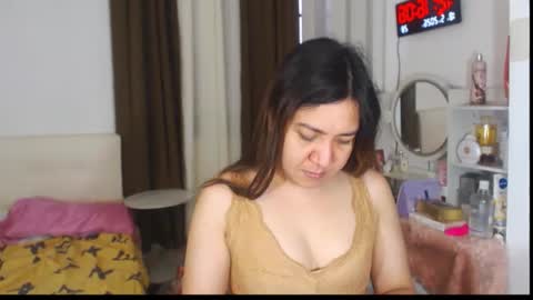 Snapshot of stellahugets chatting on 05-18-26, 04:07 Stella online show from 05-18-26, 04:07
