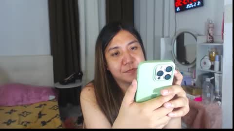 Snapshot of stellahugets chatting on 05-18-26, 04:13 Stella online show from 05-18-26, 04:13