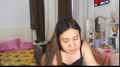 Snapshot of stellahugets chatting on 05-22-26, 01:57 Stella online show from 05-22-26, 01:57