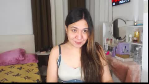 Snapshot of stellahugets chatting on 05-30-26, 05:10 Stella online show from 05-30-26, 05:10