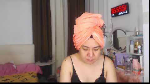 Snapshot of stellahugets chatting on 06-07-26, 04:22 Stella online show from 06-07-26, 04:22