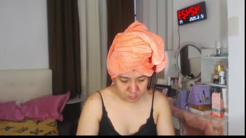 Snapshot of stellahugets chatting on 06-12-26, 08:24 Stella online show from 06-12-26, 08:24