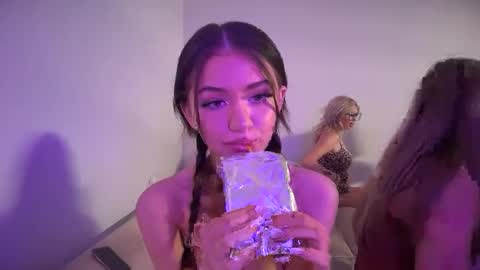 stellapearl online show from 09-20-25, 05:41