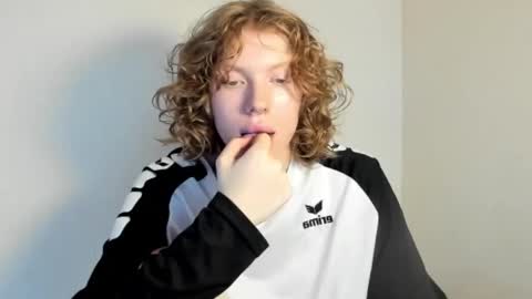 S T E L L A online show from 11-04-25, 08:13