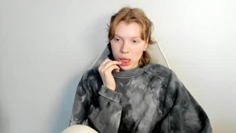 S T E L L A online show from 03-10-26, 08:41