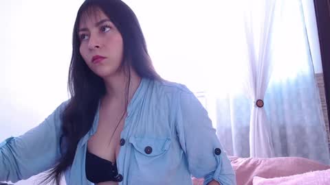 Snapshot of step_daughter_ chatting on 01-12-25, 08:14 MIA online show from 01-12-25, 08:14