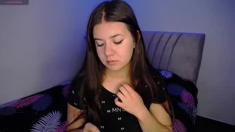 Snapshot of stepha_sweet chatting on 12-30-24, 04:42 Emma online show from 12-30-24, 04:42