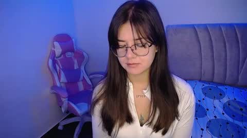 Snapshot of stepha_sweet chatting on 02-15-25, 03:52 Emma online show from 02-15-25, 03:52