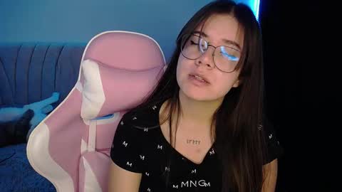 Snapshot of stepha_sweet chatting on 03-05-25, 05:50 Emma online show from 03-05-25, 05:50