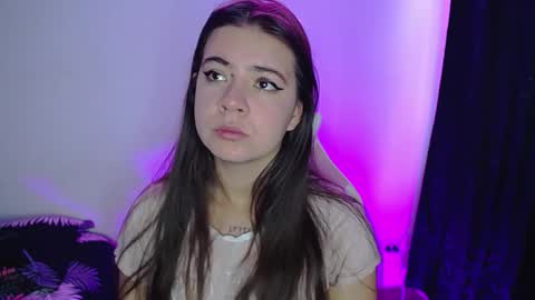 Snapshot of stepha_sweet chatting on 11-08-25, 06:07 Emma online show from 11-08-25, 06:07