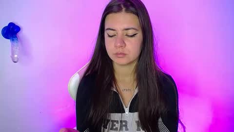 Snapshot of stepha_sweet chatting on 11-09-25, 06:12 Emma online show from 11-09-25, 06:12