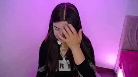 Snapshot of stepha_sweet chatting on 11-13-25, 07:35 Emma online show from 11-13-25, 07:35