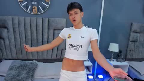 Stephane Rouss online show from 10-22-25, 07:46