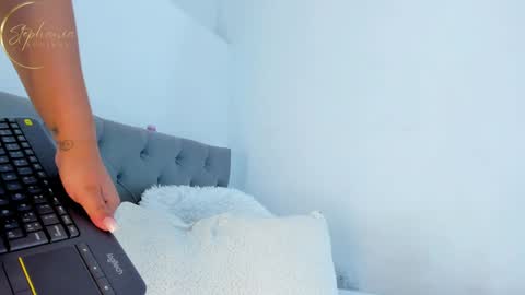 Stephania  online show from 01-24-25, 02:39