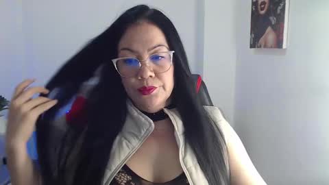Snapshot of stephania_evanss chatting on 10-18-25, 11:16 Stefania online show from 10-18-25, 11:16