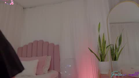 Snapshot of stephania_let chatting on 10-12-25, 11:42 stephania_let online show from 10-12-25, 11:42