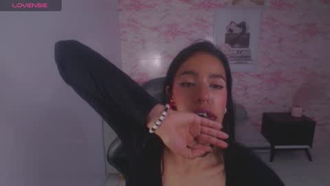 Stephania online show from 12-27-24, 06:46