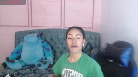 Stephania online show from 02-01-25, 10:37