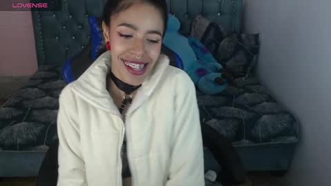 Stephania online show from 02-01-25, 01:41