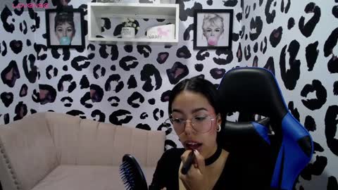 Stephania online show from 02-06-25, 11:54