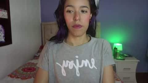 Snapshot of stephania_t chatting on 04-22-26, 03:35 Stephania online show from 04-22-26, 03:35
