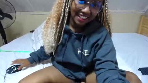 perfectly imperfect girl online show from 03-10-25, 03:45