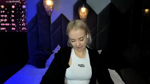 Snapshot of stephanie_sea chatting on 02-10-25, 01:55 Stephanie Sea online show from 02-10-25, 01:55