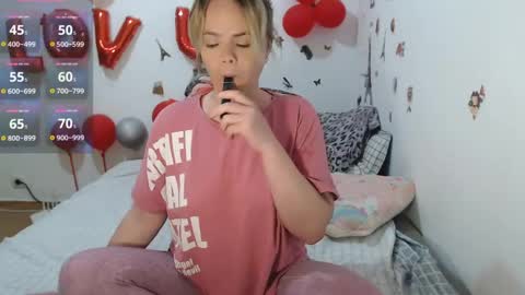 Snapshot of stephaniewild chatting on 05-07-26, 10:20 Stephanie online show from 05-07-26, 10:20