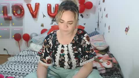 Snapshot of stephaniewild chatting on 05-21-26, 10:11 Stephanie online show from 05-21-26, 10:11