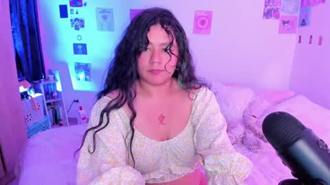 Snapshot of stephanifox chatting on 12-22-24, 07:33 Stephanie online show from 12-22-24, 07:33